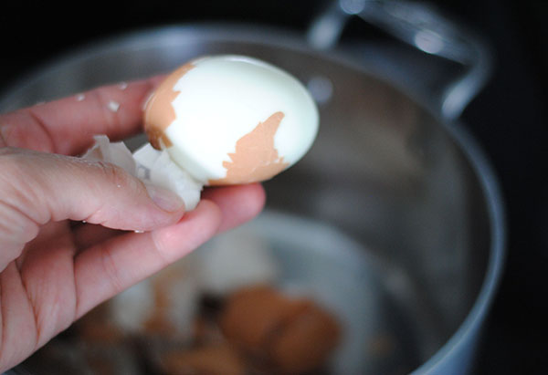 peel hard boiled eggs