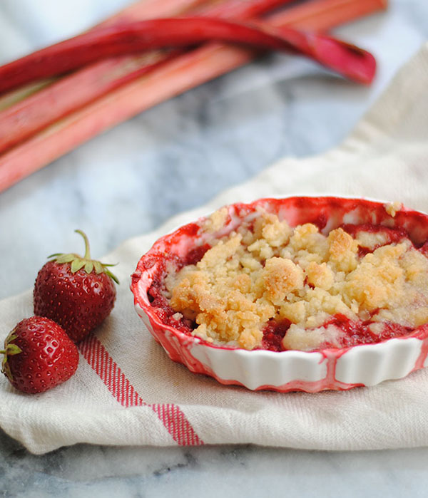 she made it: gluten free strawberry rhubarb almond crumbles