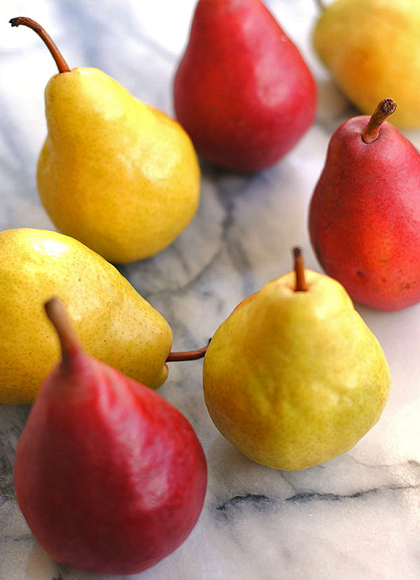 red and yellow bosc pears