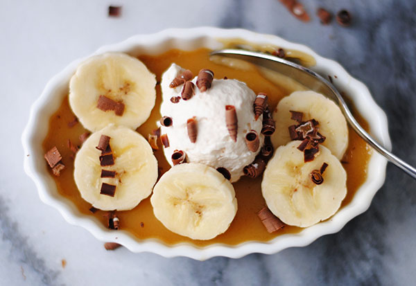 butterscotch custard with bananas and whipped cream
