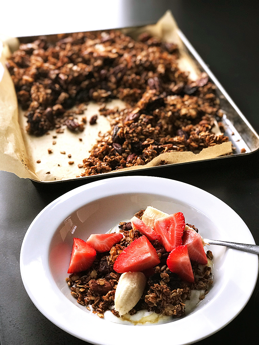 crunchy granola with oats, nuts and seeds | Heather Bursch | shemadeitshemight.com