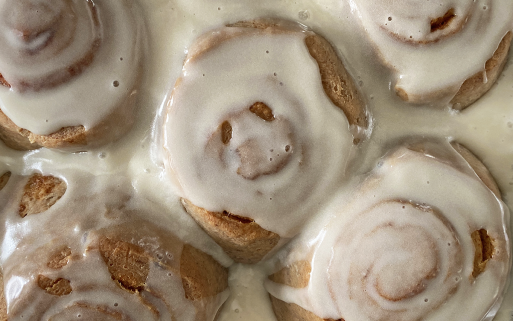 cinnamon rolls with frosting