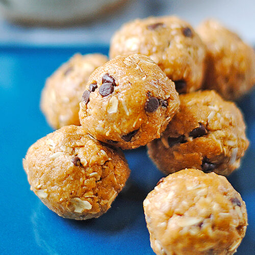 Close-up of oat and nut butter energy bites with oats and mini chocolate chips – no-bake protein snack recipe.